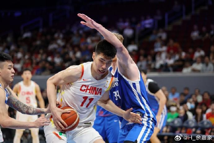 虎扑足球-驰援国家队,余嘉豪社媒:繁华时不凑热闹,低谷时绝不退场